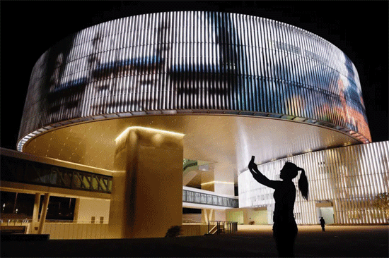 中国建筑“智”造城市会客厅——南京江北市民中心工程1.gif