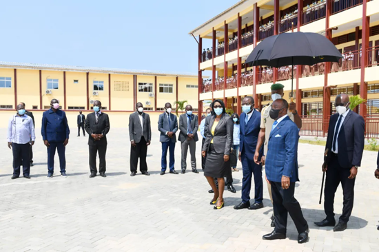 加蓬总统阿里·邦戈视察中国建筑ALIBANDENG综合学校项目1.png
