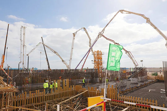 中建阿拉曼新城超高综合体项目D02标段筏板顺利浇筑2.jpg