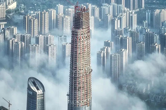重庆在建458米高楼封顶1.jpg