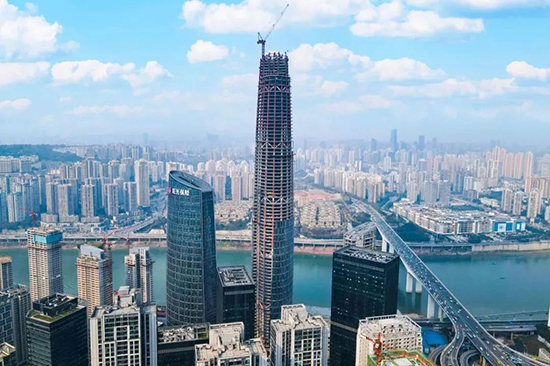 重庆在建458米高楼封顶3.jpg