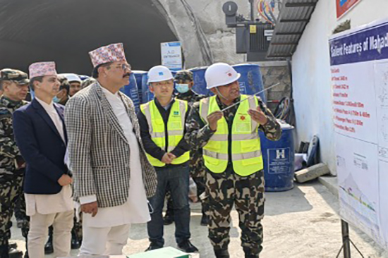 尼泊尔副总理、国防部长一行视察尼泊尔KTFT快速路项目1.jpg