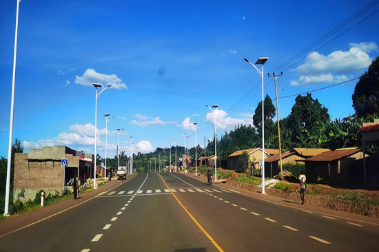 乌干达交通部部长视察乌干达KS-73KM道路升级改造项目2.jpg