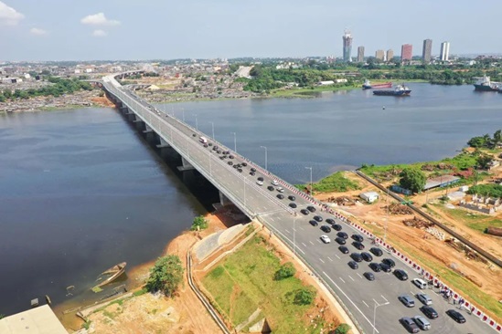 科特迪瓦总理宣布中国建筑承建的阿比让四桥项目通车1.jpg