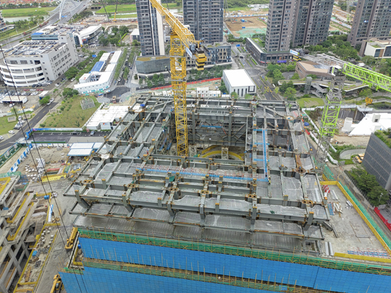 深圳自贸时代中心项目T2、T3塔楼“双封顶”3.jpg