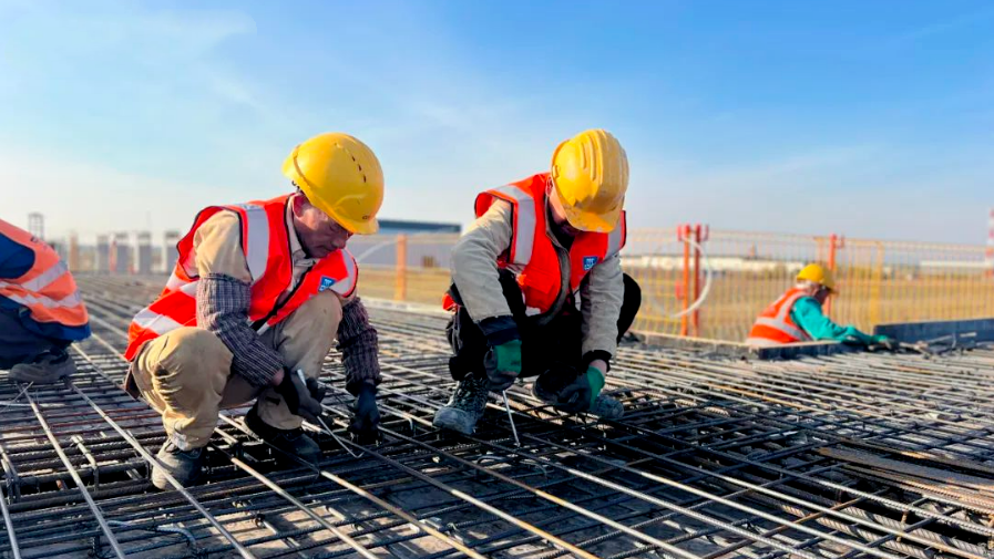 中国建筑塞尔维亚鲁马市机械设备制造基地提前通过竣工验收2.png