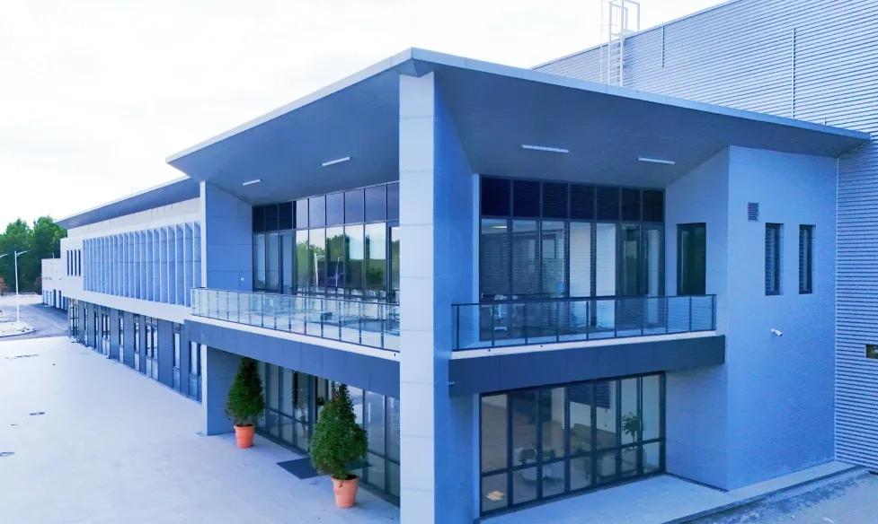 中国建筑塞尔维亚高标准厂房正式交付3.jpg 中国建筑塞尔维亚高标准厂房正式交付3.jpg