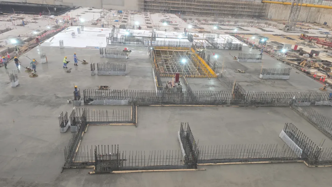 中国建筑扎比尔阿德里斯住宅项目筏板基础首浇成功2.png