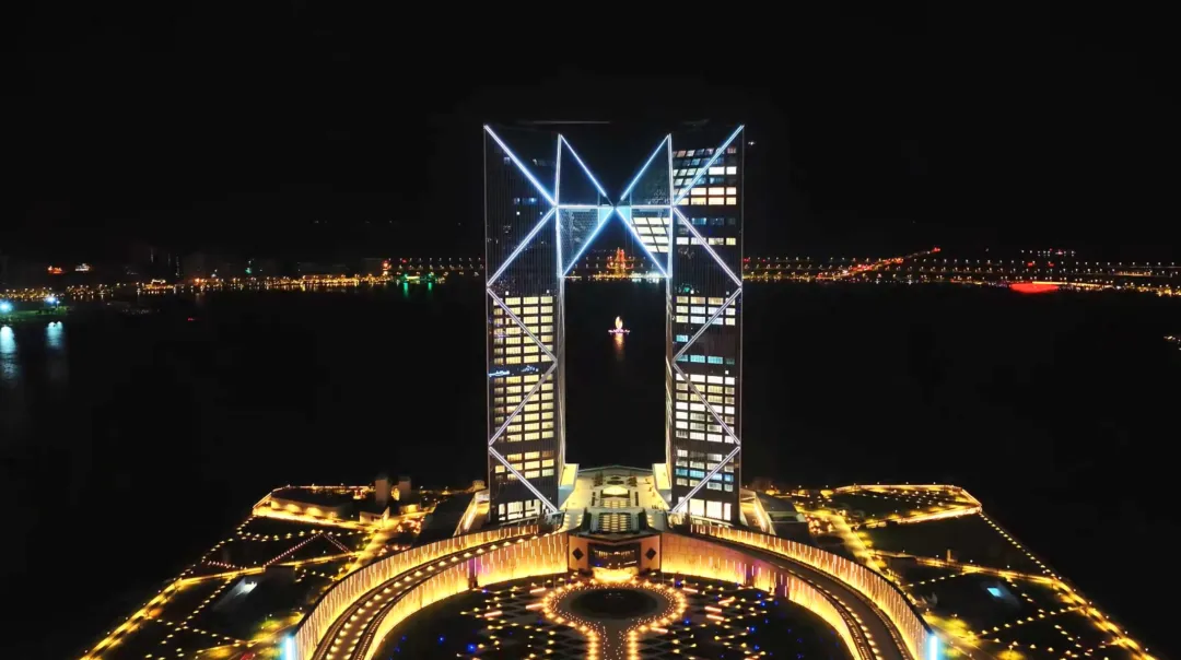 中国建筑上海临港西岛金融中心项目竣工4.png 中国建筑上海临港西岛金融中心项目竣工4.png