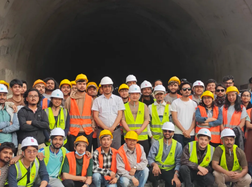 中国建筑接待尼泊尔加德满都大学参观团 (1).png