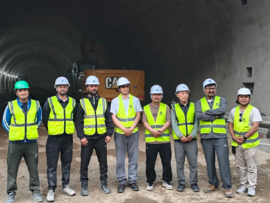 中国建筑接待尼泊尔加德满都大学参观团 (2).png