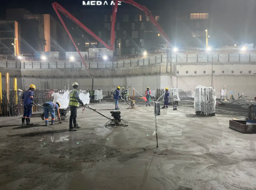 中国建筑城市漫步四期维芙住宅项目提前完成塔楼A筏板浇筑 (2).png