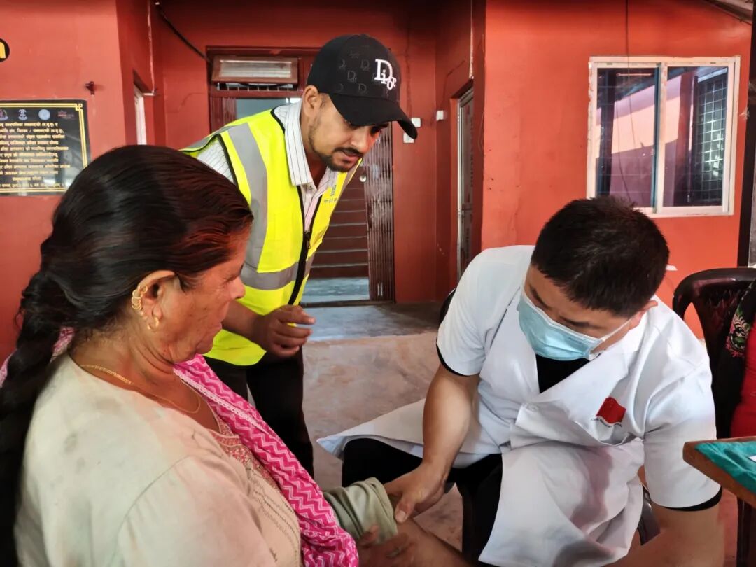 尼泊尔道路升级改造项目在Chormara市举办义诊活动（2）.jpg