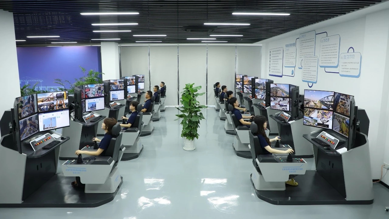 中建创新产品：塔机智能集控系统——聪明又安全的地面塔机“驾驶舱”（1）.jpg