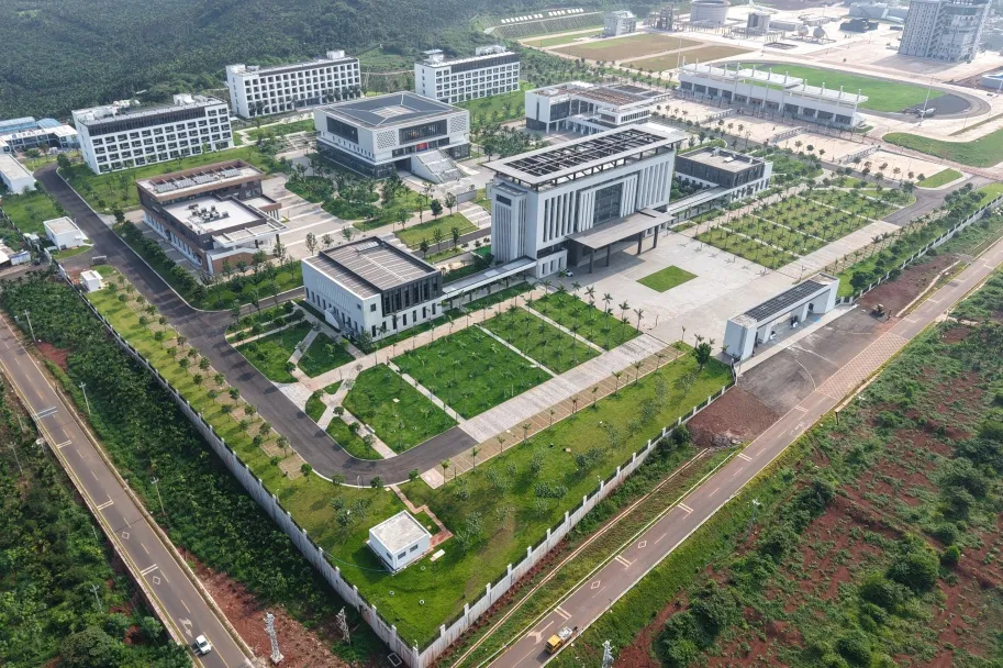 马来西亚民防局代表团走进中国建筑承建的国际综合消防应急救援实战训练基地项目观摩交流2.webp 马来西亚民防局代表团走进中国建筑承建的国际综合消防应急救援实战训练基地项目观摩交流2.webp