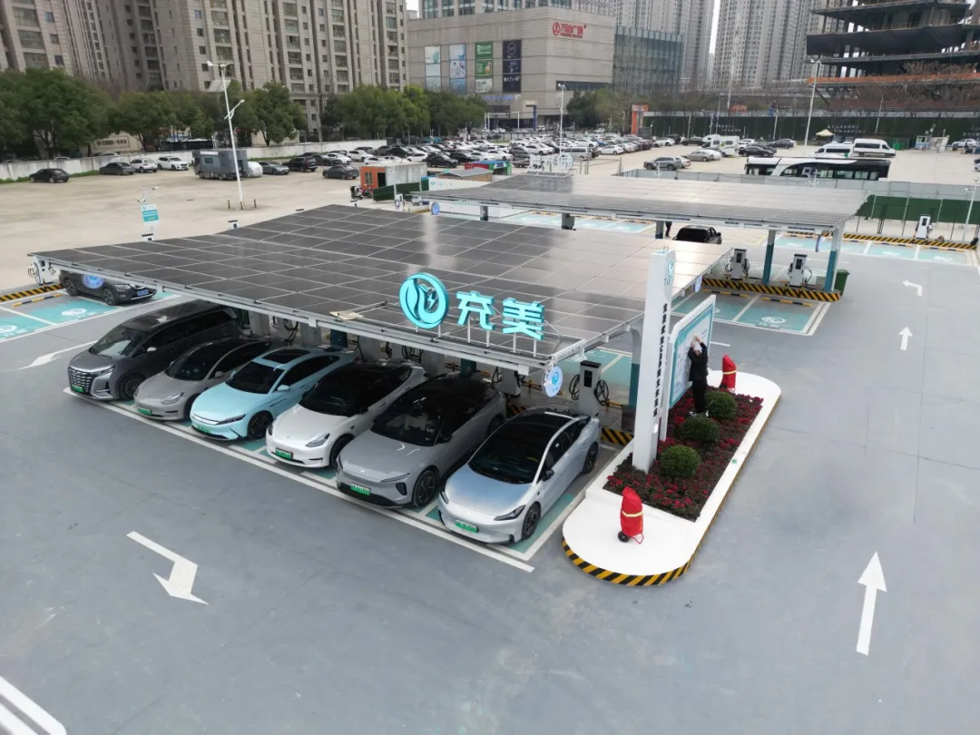 智能充电桩及换电站设备：一杯咖啡 满电出发丨中国建筑首批产业化推广产品⑩（4） (1).png
