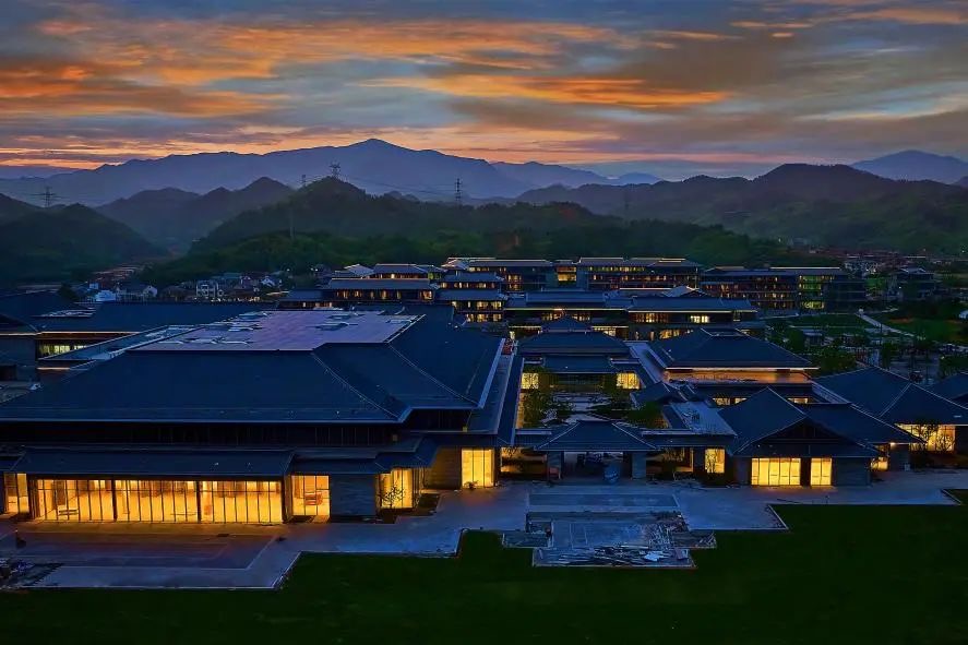 中国建筑承建的第五届世界生物圈保护大会主场馆竣工.JPG