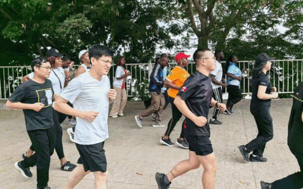 中国建筑全球乐跑活动(中西非站)启动 1.jpg 中国建筑全球乐跑活动(中西非站)启动 1.jpg