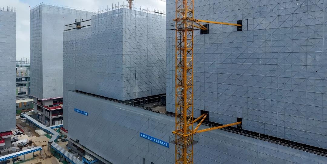 中国建筑承建的琴澳创新产业园项目主体结构封顶（3）.jpg